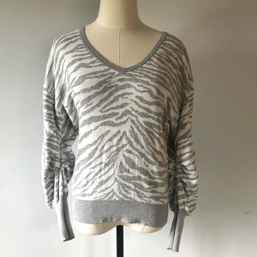 Sundays Ash Sweater in Gray/White Zebra Size 1 (M)